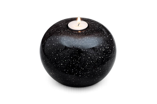 Tierurne Kugel in Schwarz mit Gedenklicht