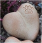 Preview: Tierurne aus Keramik in Herzform mit Pfote frostsicher in sand
