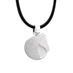 Ascheschmuck Belura freigestellt