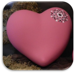 Tierurne in Herzform aus Keramik mit DotPainting Muster in Pink