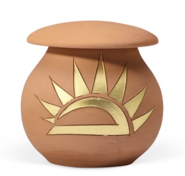 Tierurne aus Keramik mit Goldverzierung in terracotta