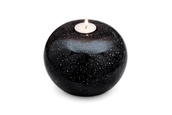 Tierurne Kugel in Schwarz mit Gedenklicht